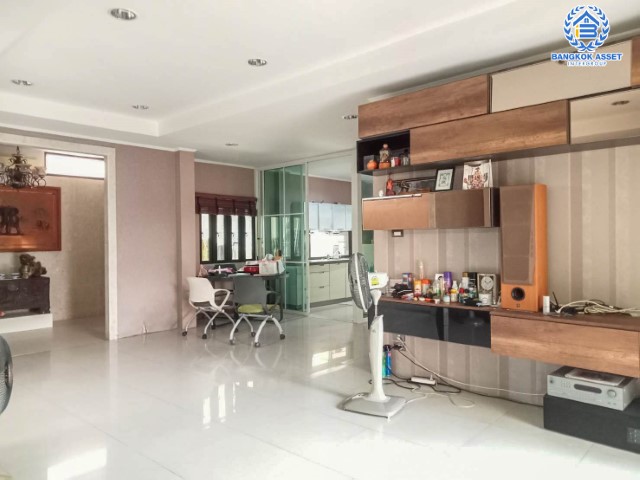 *****บ้านเดี่ยวมือสองย่านกรุงเทพฯ ม.ปัญฐิญา สุวินทวงศ์ เนื้อที่กว้างกว่า 90 ตร.ว. ฟังก์ชัน 3 ห้องนอน 3 ห้องน้ำ ที่จอดรถ 4 คัน บ้านสภาพสวย ต่อเติมครบพร้อมเข้าอยู่ได้ทันที! บนทำเลแห่งการเดินทาง ใกล้รถไฟฟ้าสายสีชมพู "สถานีมีนบุรี" และทางด่วน "ศรีรัช-วงแหวนรอบนอก" จองเลย!